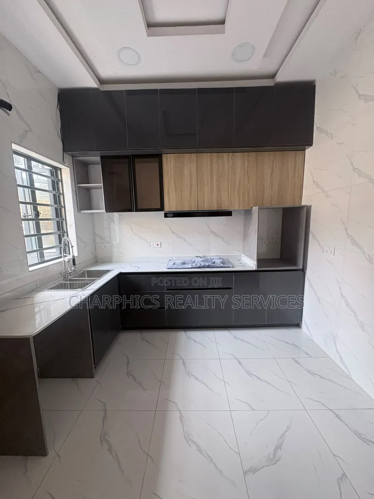 4bdrm Duplex in Chevron for sale in Chevron