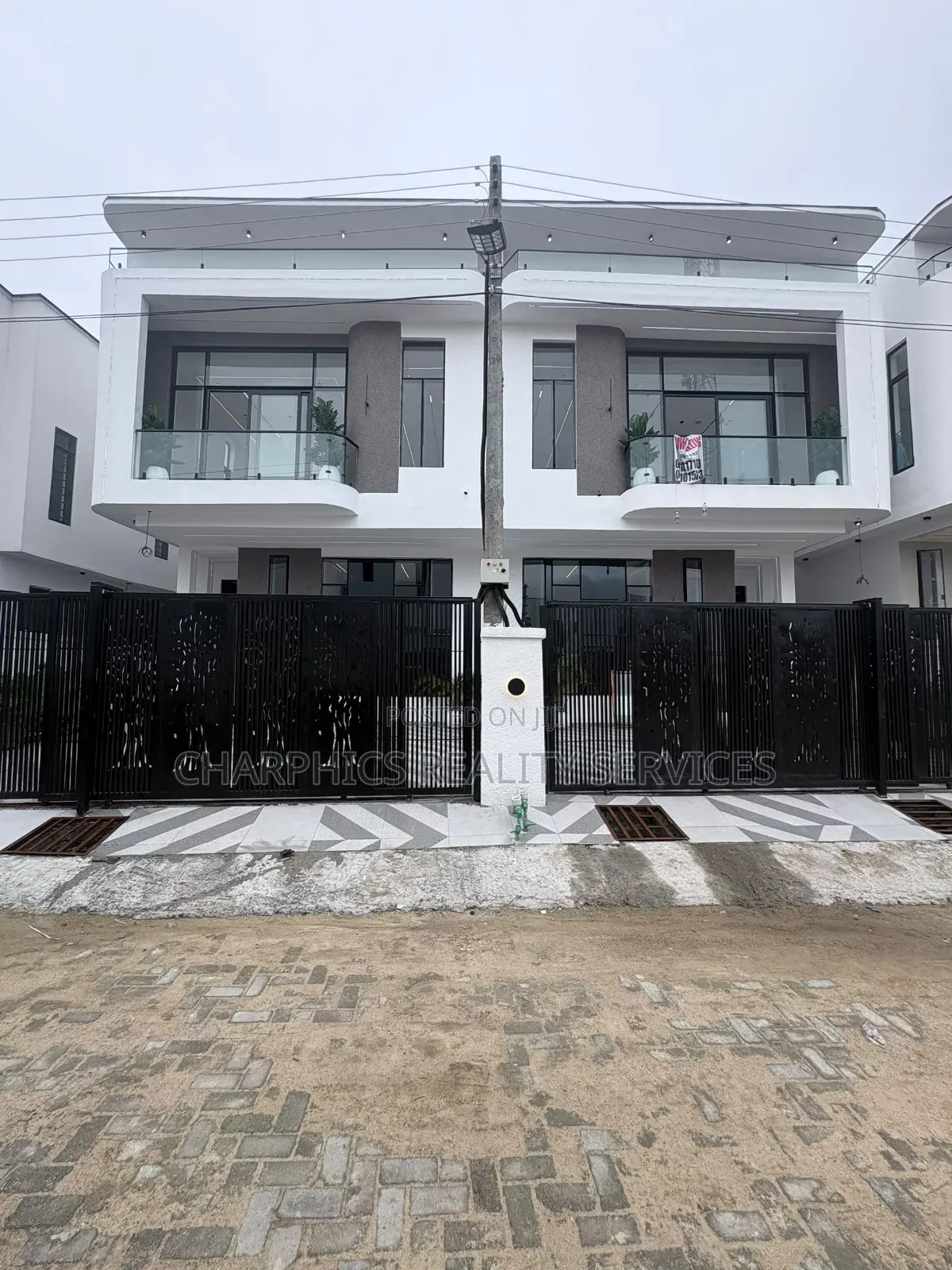 4bdrm Duplex in Ikota for sale in Ikota