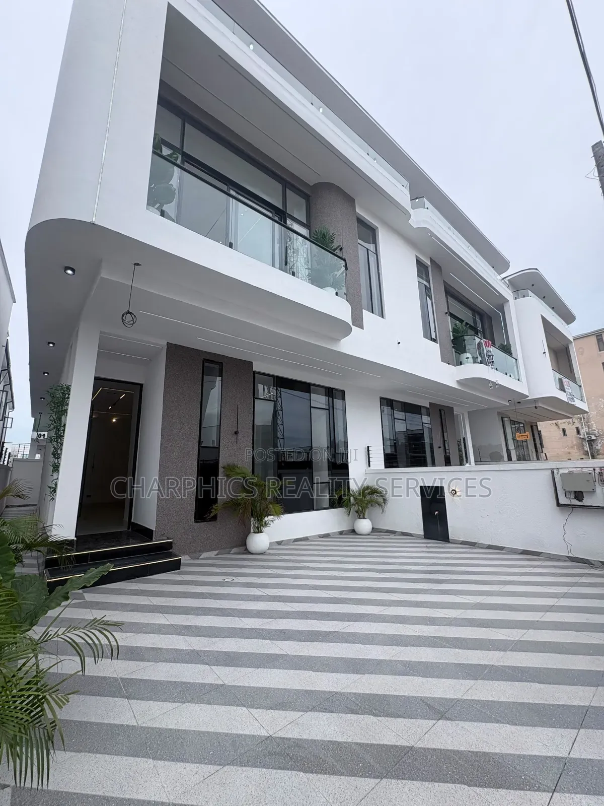 4bdrm Duplex in Ikota for sale in Ikota