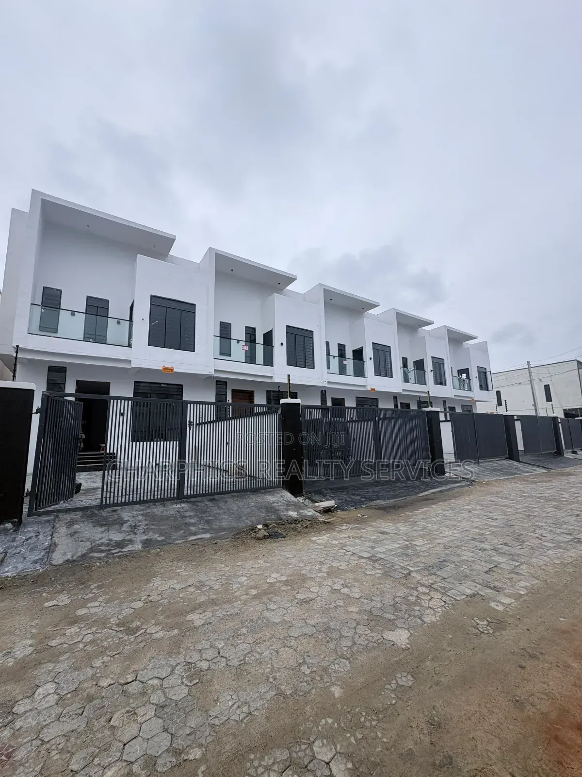 4bdrm Duplex in Ikota for sale in Ikota
