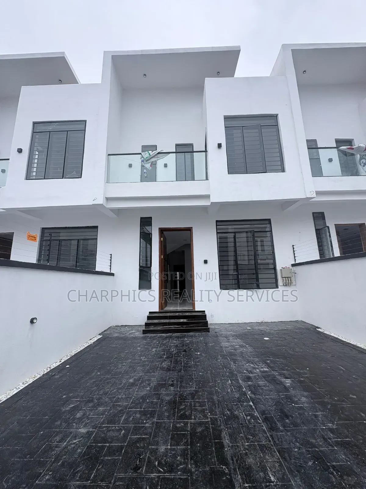 4bdrm Duplex in Ikota for sale in Ikota