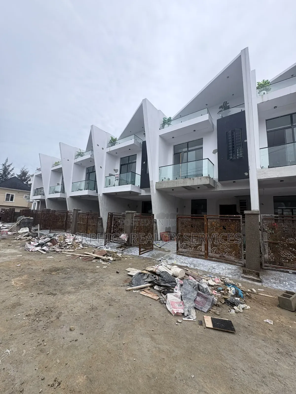 3bdrm Duplex in Ikota for sale in Ikota