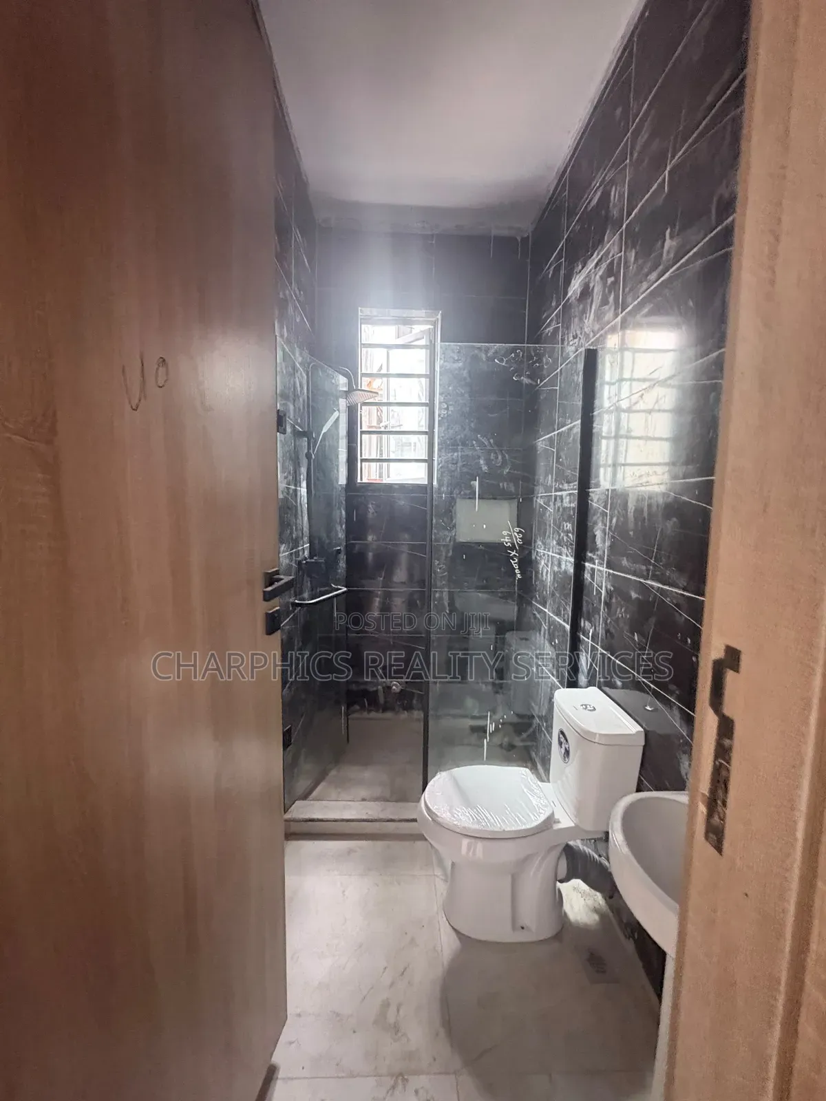 3bdrm Duplex in Ikota for sale in Ikota