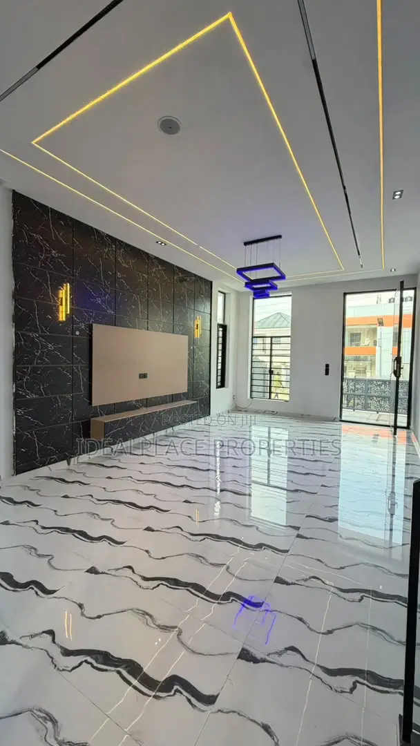 4bdrm Duplex in Ikota for sale in Ikota