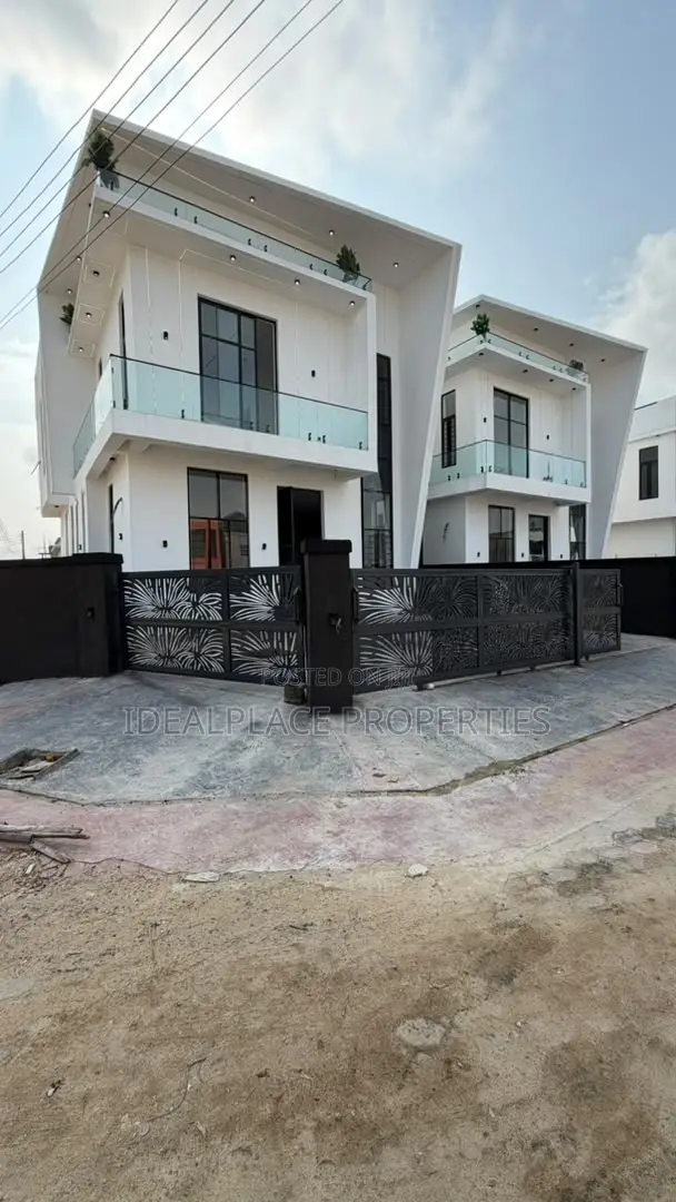 4bdrm Duplex in Ikota for sale in Ikota