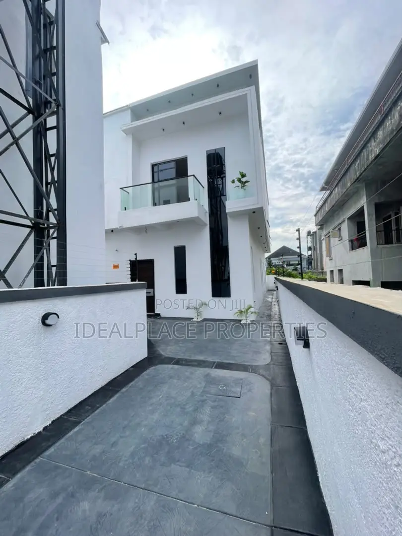 4bdrm Duplex in Sangotedo for sale in Sangotedo