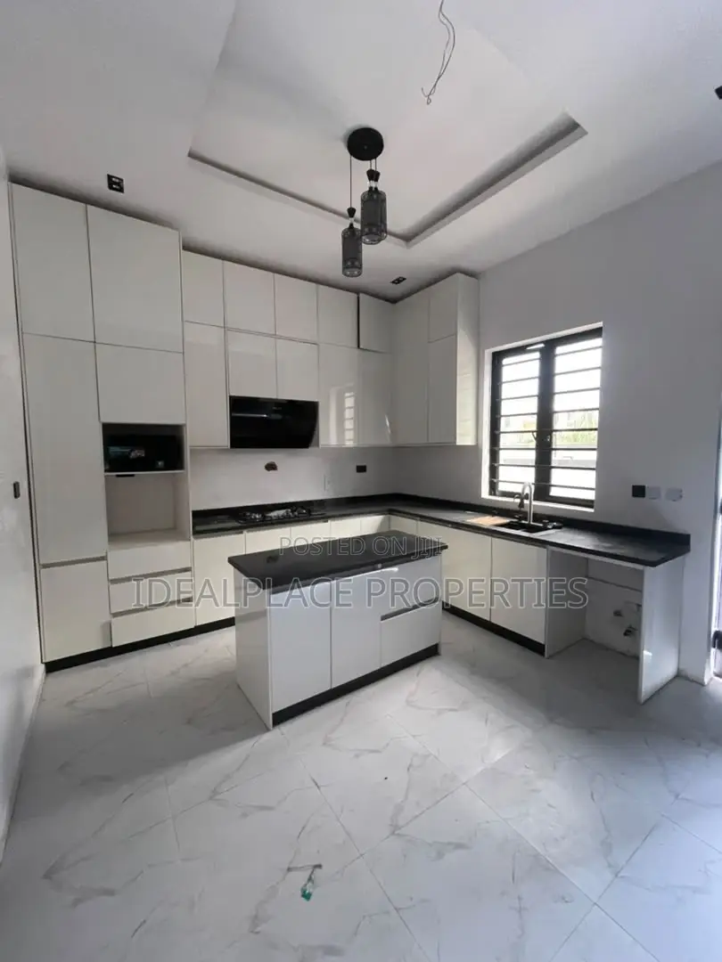 4bdrm Duplex in Sangotedo for sale in Sangotedo