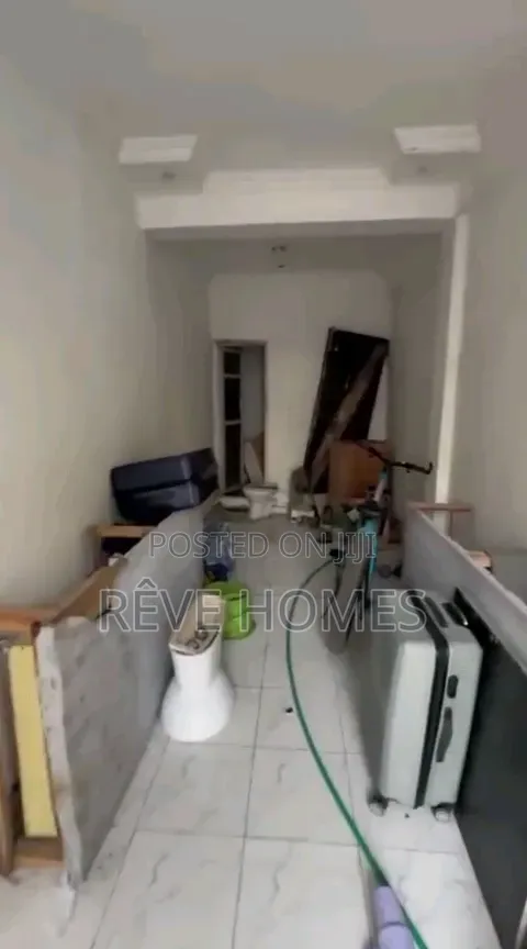 Spacious Warehouse in Sabo / Yaba