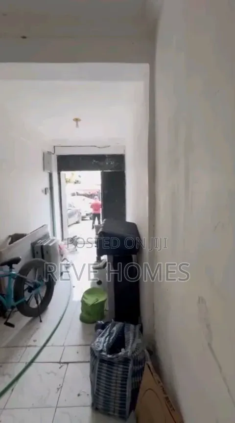 Spacious Warehouse in Sabo / Yaba