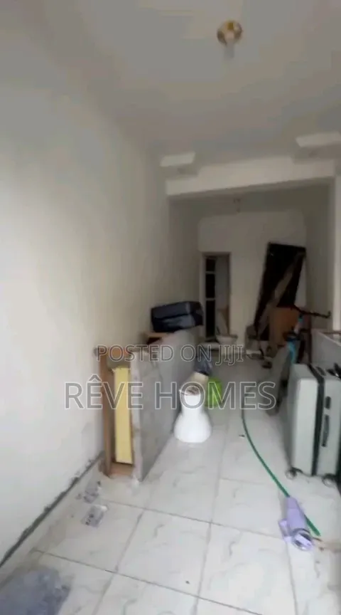 Spacious Warehouse in Sabo / Yaba