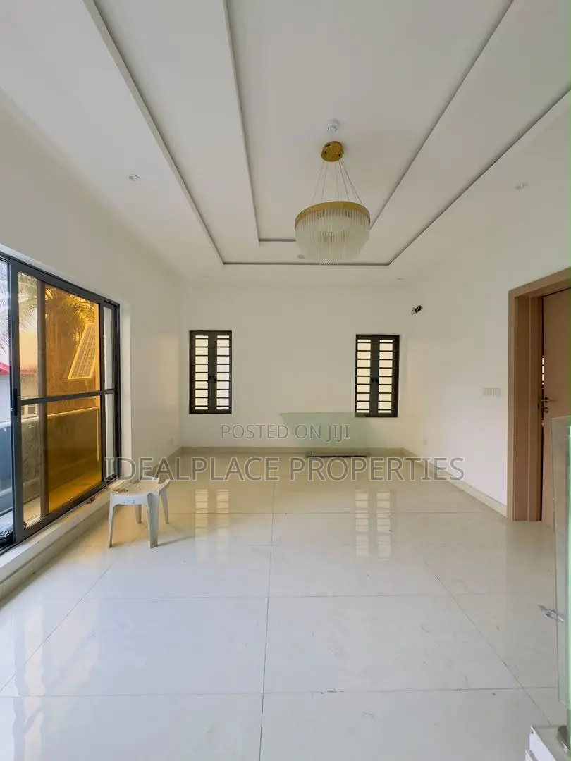 4bdrm Duplex in Surulere for sale in Surulere