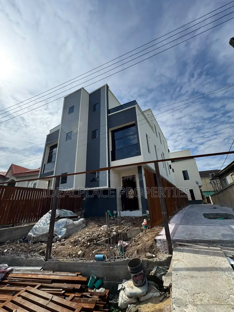 4bdrm Duplex in Gbagada for sale in Gbagada