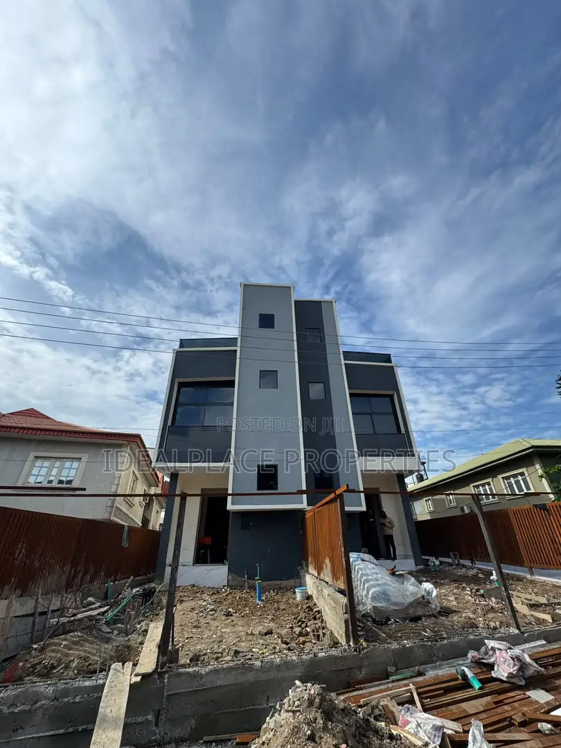 4bdrm Duplex in Gbagada for sale in Gbagada