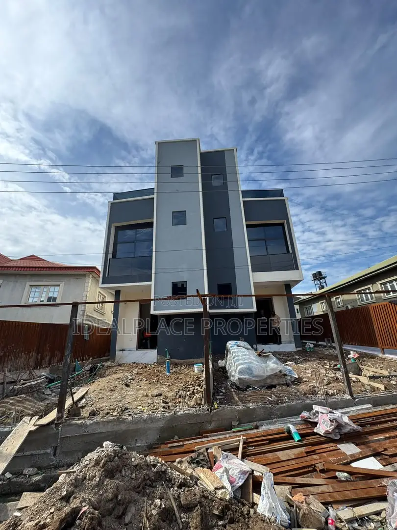 4bdrm Duplex in Gbagada for sale in Gbagada