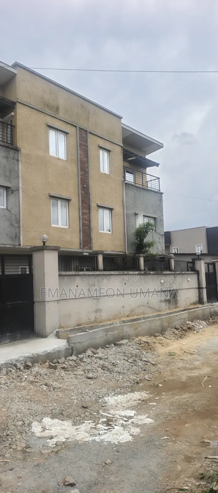 5bdrm Duplex in Mende for sale in Mende