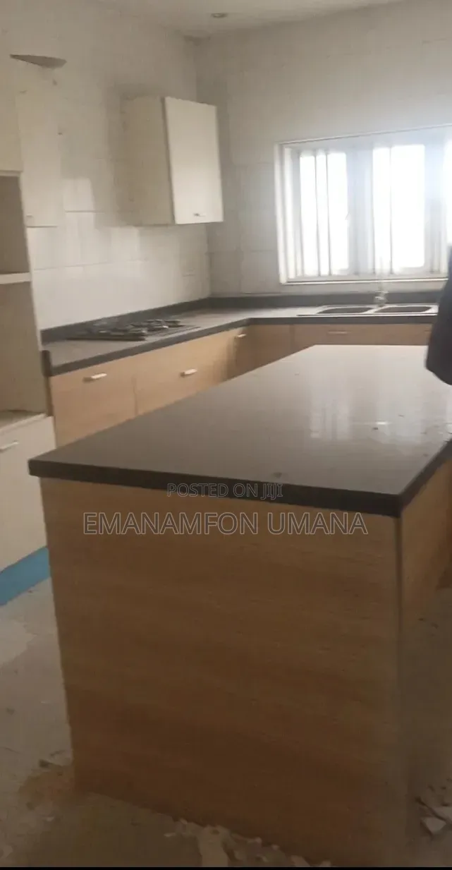 5bdrm Duplex in Mende for sale in Mende