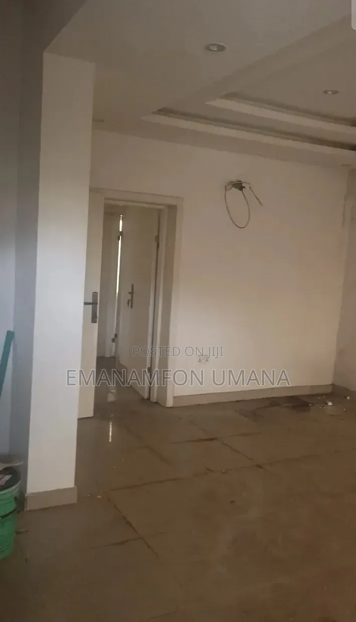 5bdrm Duplex in Mende for sale in Mende