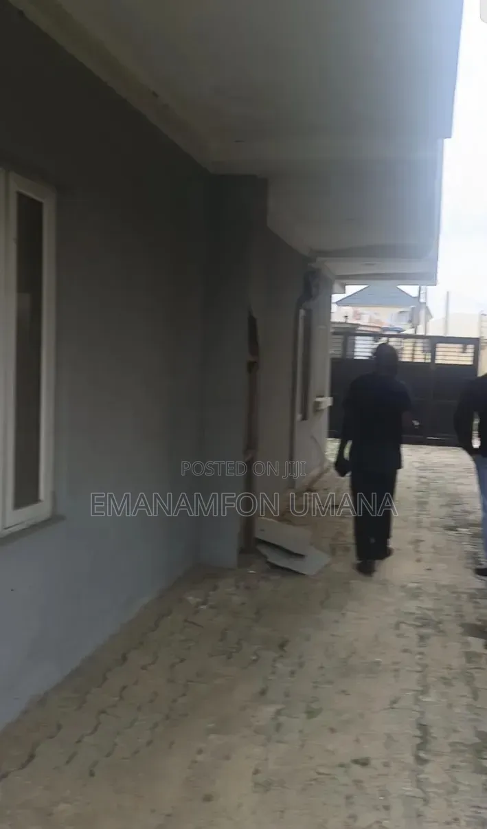 5bdrm Duplex in Mende for sale in Mende