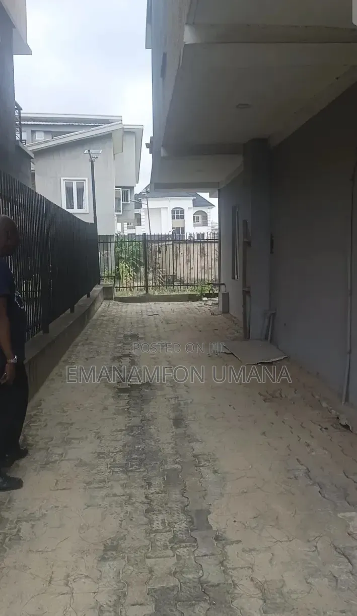 5bdrm Duplex in Mende for sale in Mende