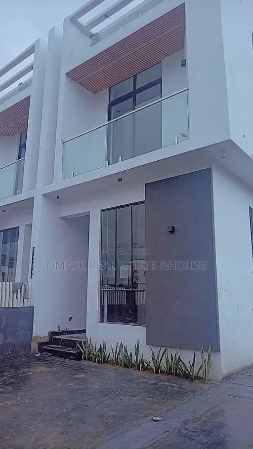 20bdrm Duplex in Bogije for sale in Bogije