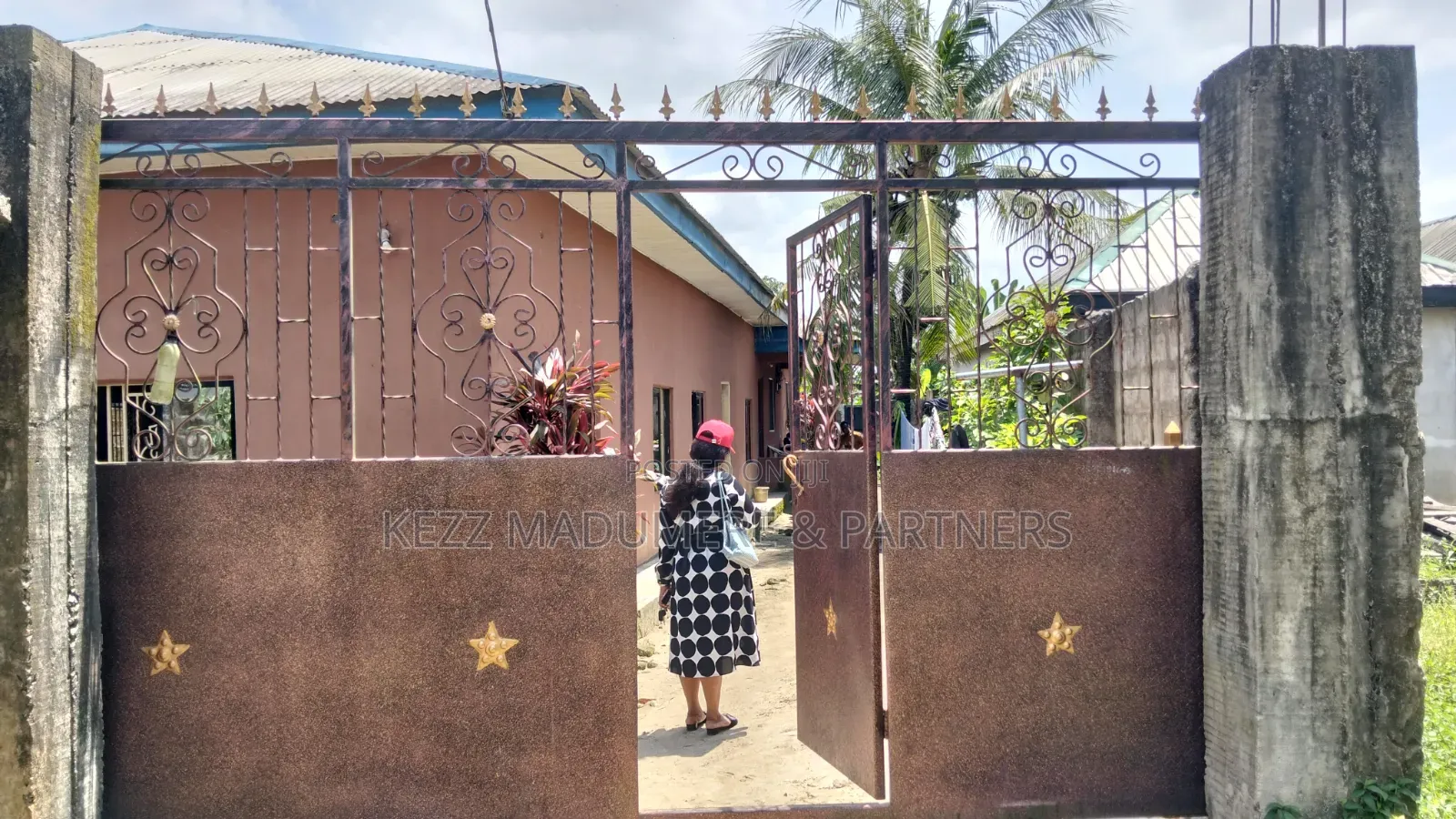 For Sale : A Hall & a Flat at Eliparanwo, Ph in New Layout