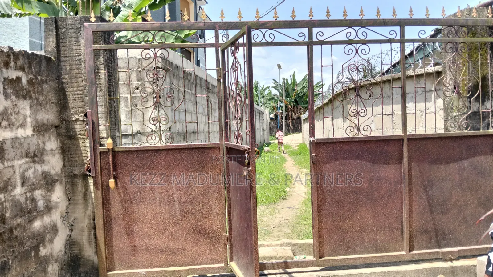 For Sale : A Hall & a Flat at Eliparanwo, Ph in New Layout