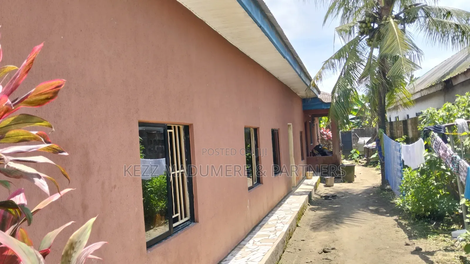For Sale : A Hall & a Flat at Eliparanwo, Ph in New Layout