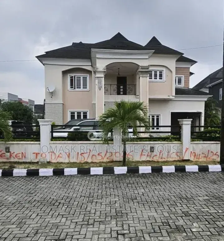 6bdrm Duplex in Sangotedo for sale in Sangotedo