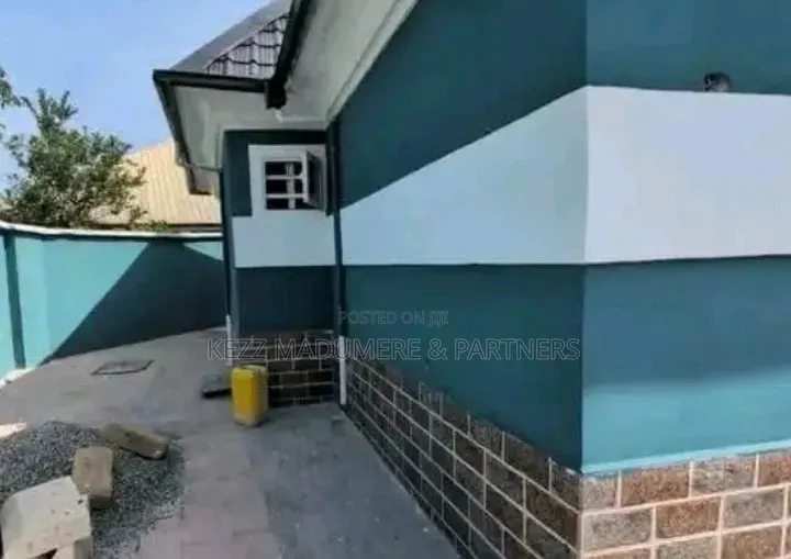4bdrm Bungalow in Stadium Road Uyo, New Layout for sale in New Layout
