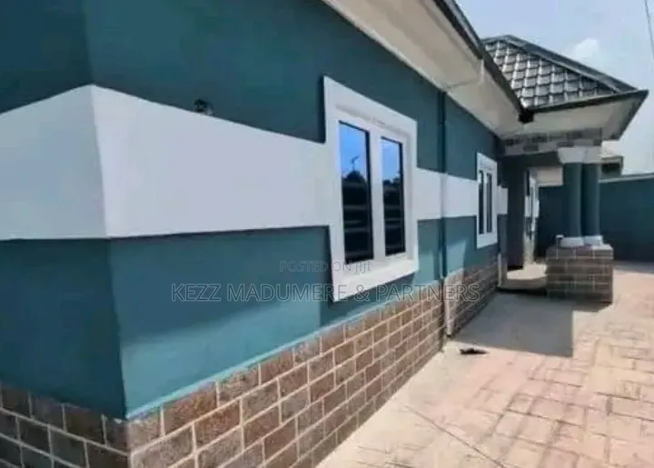 4bdrm Bungalow in Stadium Road Uyo, New Layout for sale in New Layout