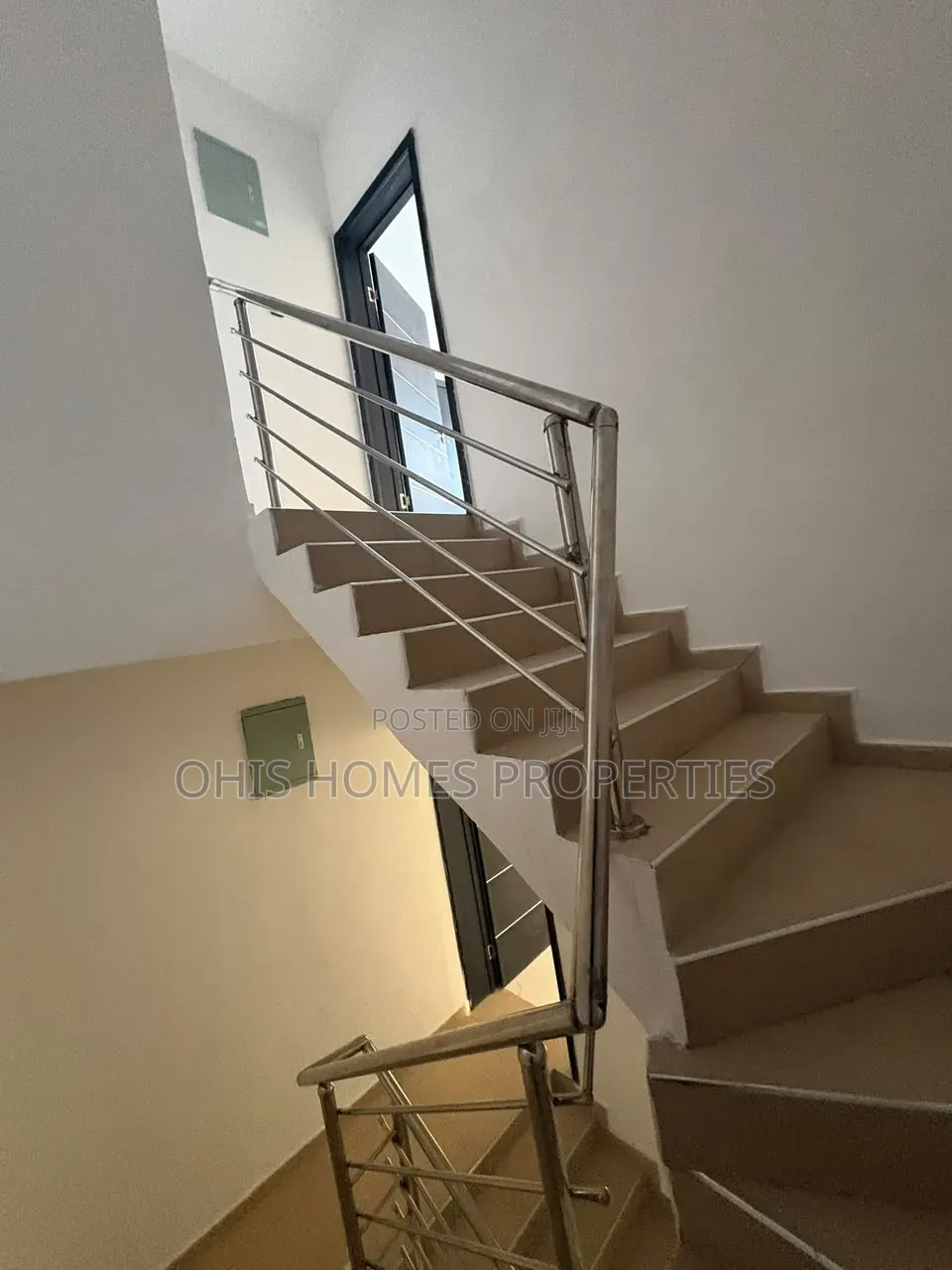 3bdrm Townhouse / Terrace in Mobil Road, Off Lekki-Epe Expressway in Off Lekki-Epe Expressway
