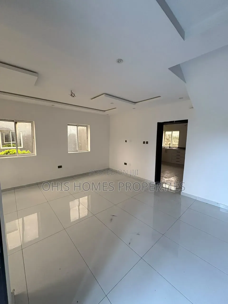 3bdrm Townhouse / Terrace in Mobil Road, Off Lekki-Epe Expressway in Off Lekki-Epe Expressway