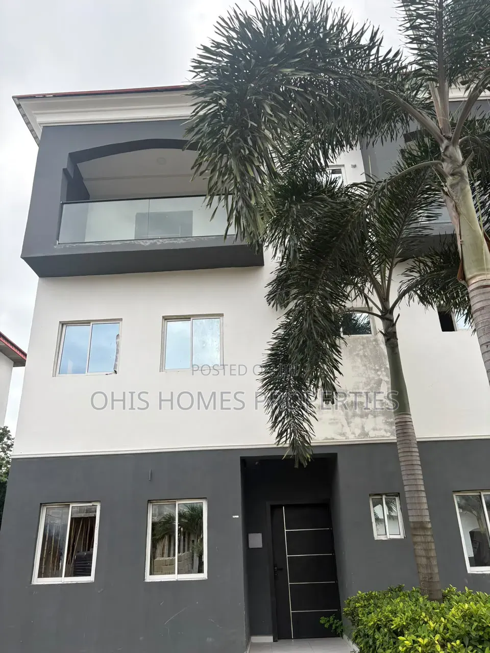 3bdrm Townhouse / Terrace in Mobil Road, Off Lekki-Epe Expressway in Off Lekki-Epe Expressway