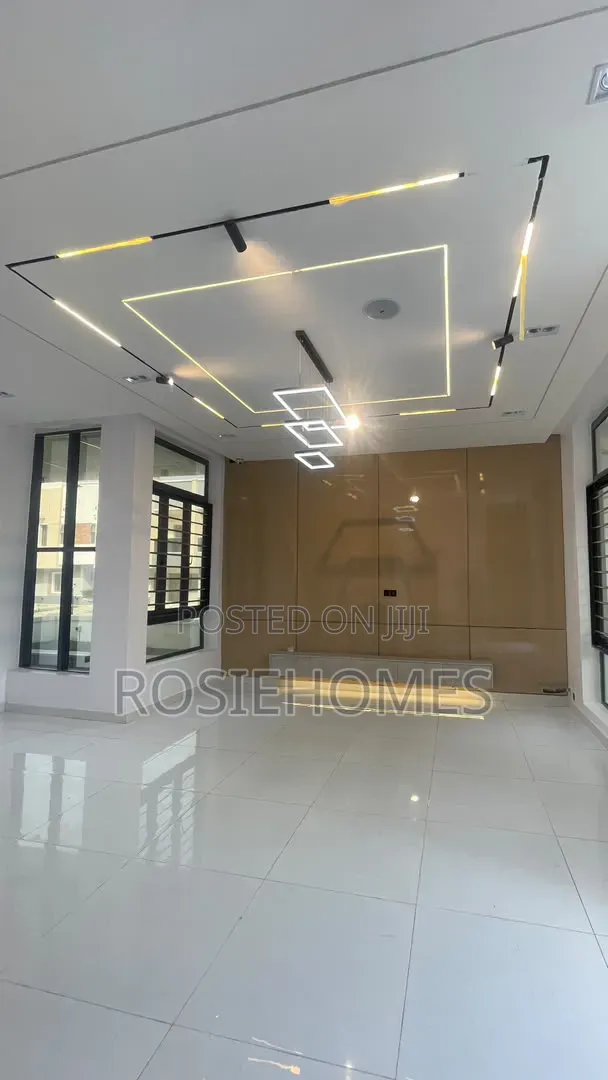 4bdrm Duplex in Lekki Conservation for sale in Lekki Phase 2