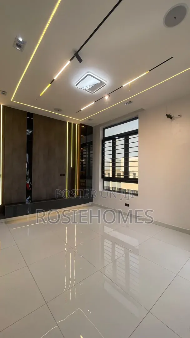 4bdrm Duplex in Lekki Conservation for sale in Lekki Phase 2