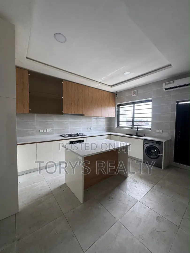 3bdrm Penthouse in Victoria Island Extension for sale in Victoria Island Extension