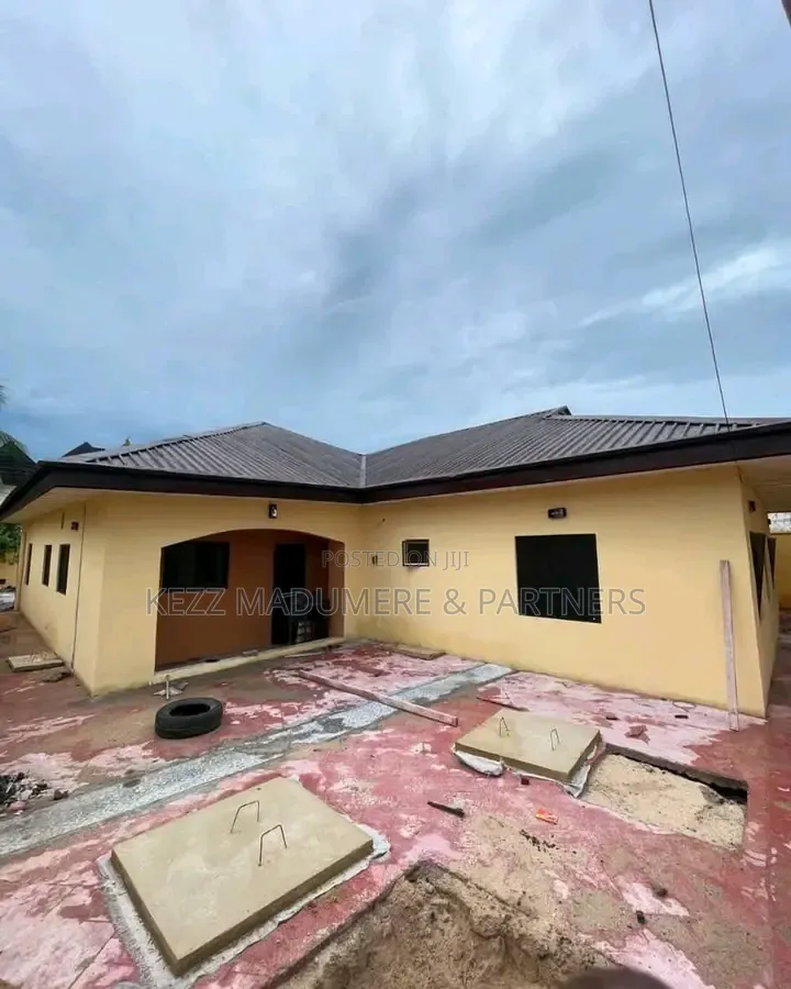 3bdrm Bungalow in Aparalink Road, New Layout for sale in New Layout