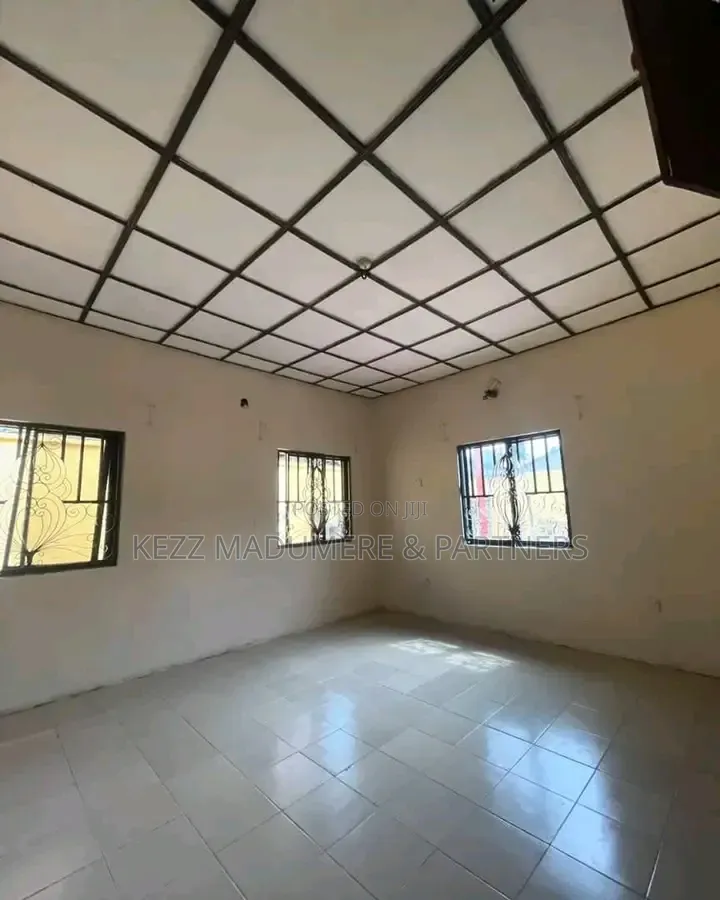 3bdrm Bungalow in Aparalink Road, New Layout for sale in New Layout