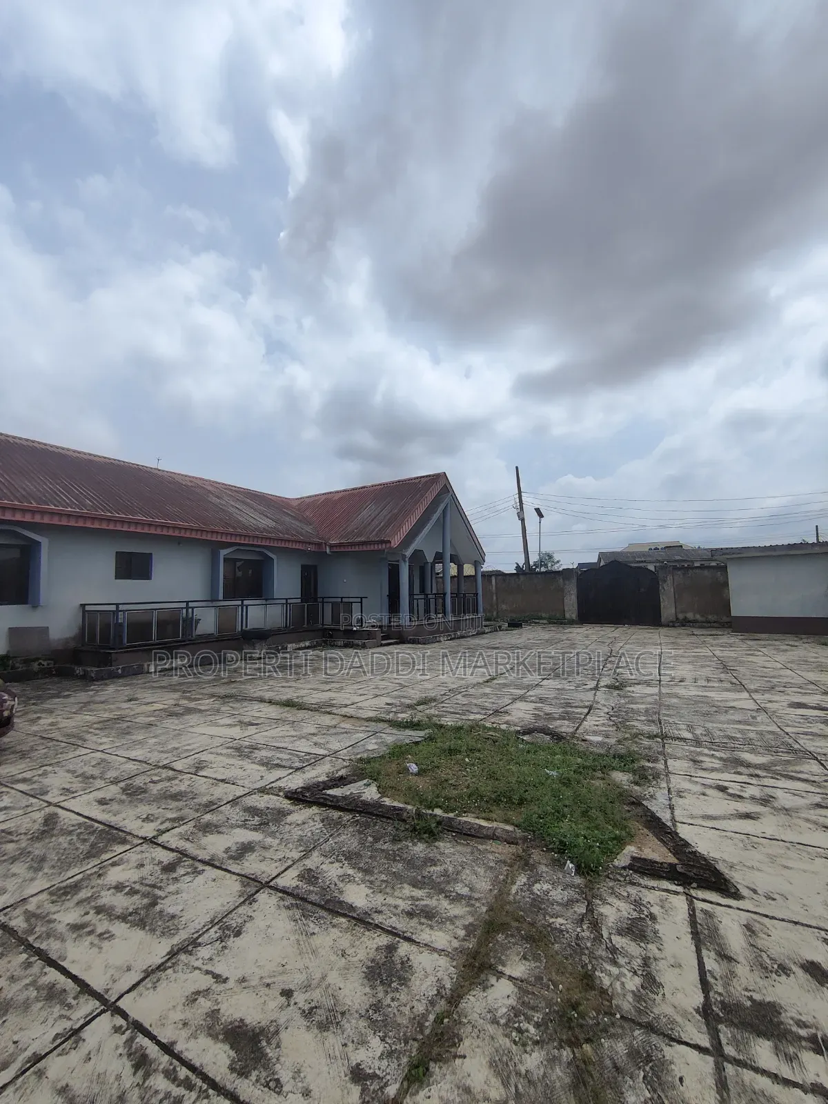 8bdrm Block of Flats in Ipaja / Ipaja for sale in Ipaja / Ipaja