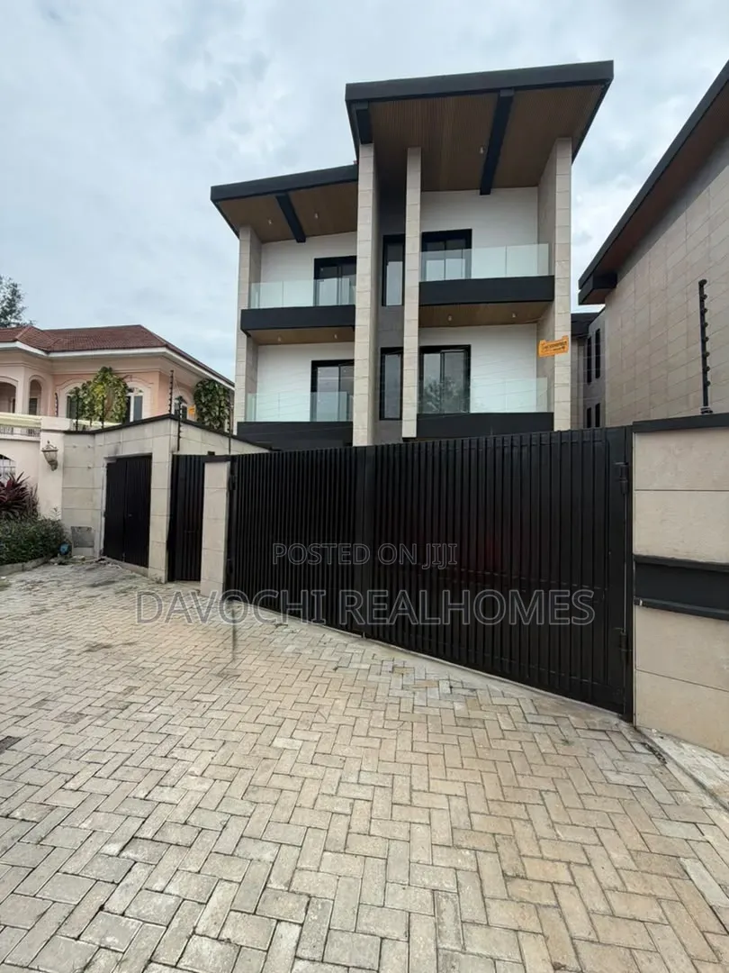 5bdrm Duplex in Banana Island for sale in Banana Island