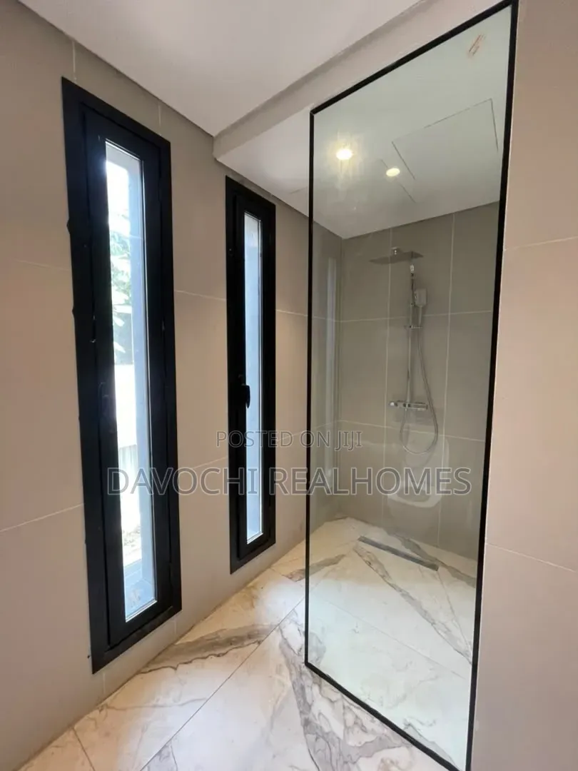 5bdrm Duplex in Banana Island for sale in Banana Island
