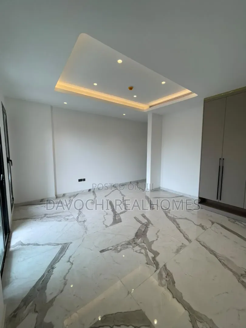 5bdrm Duplex in Banana Island for sale in Banana Island