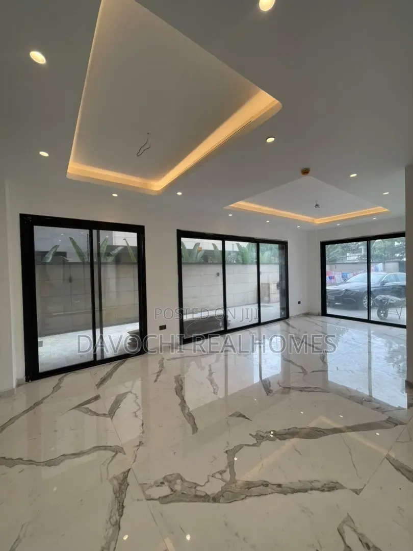5bdrm Duplex in Banana Island for sale in Banana Island