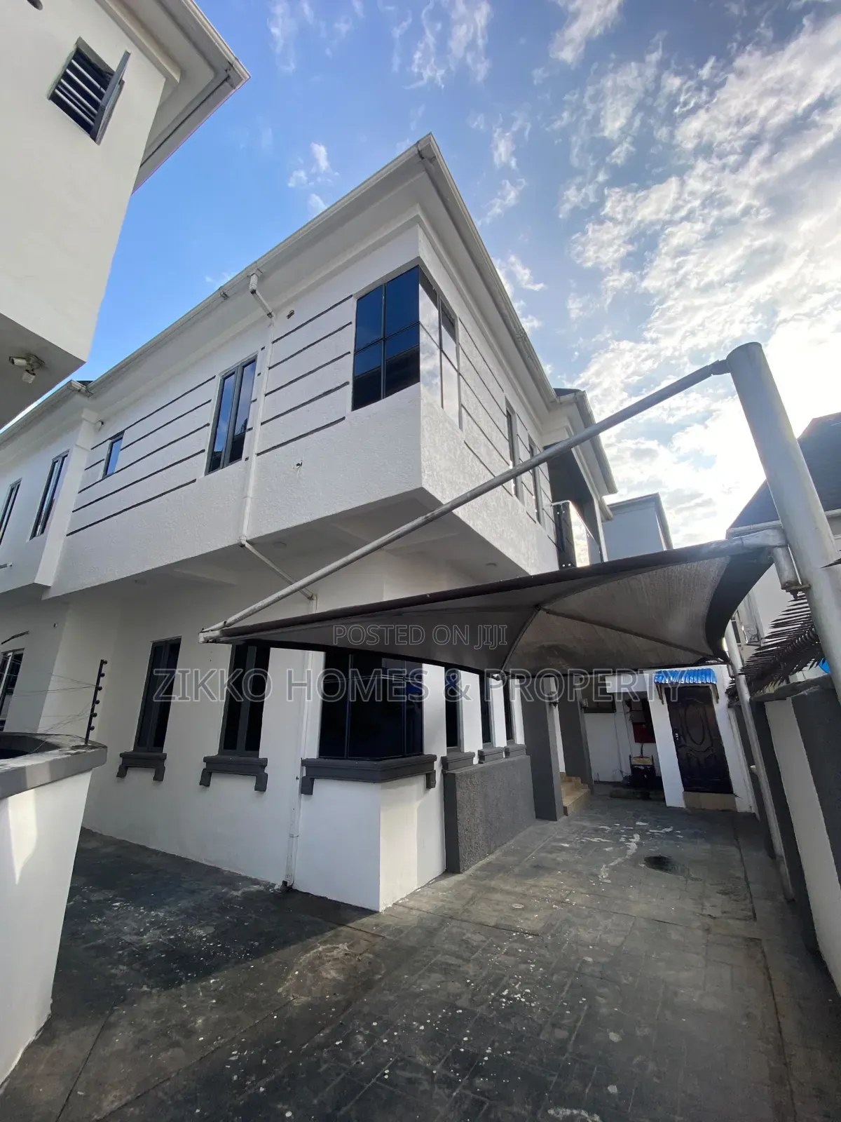 5bdrm Duplex in Chevron for rent in Chevron