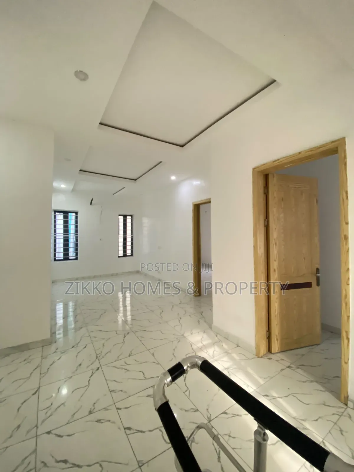 5bdrm Duplex in Chevron for rent in Chevron