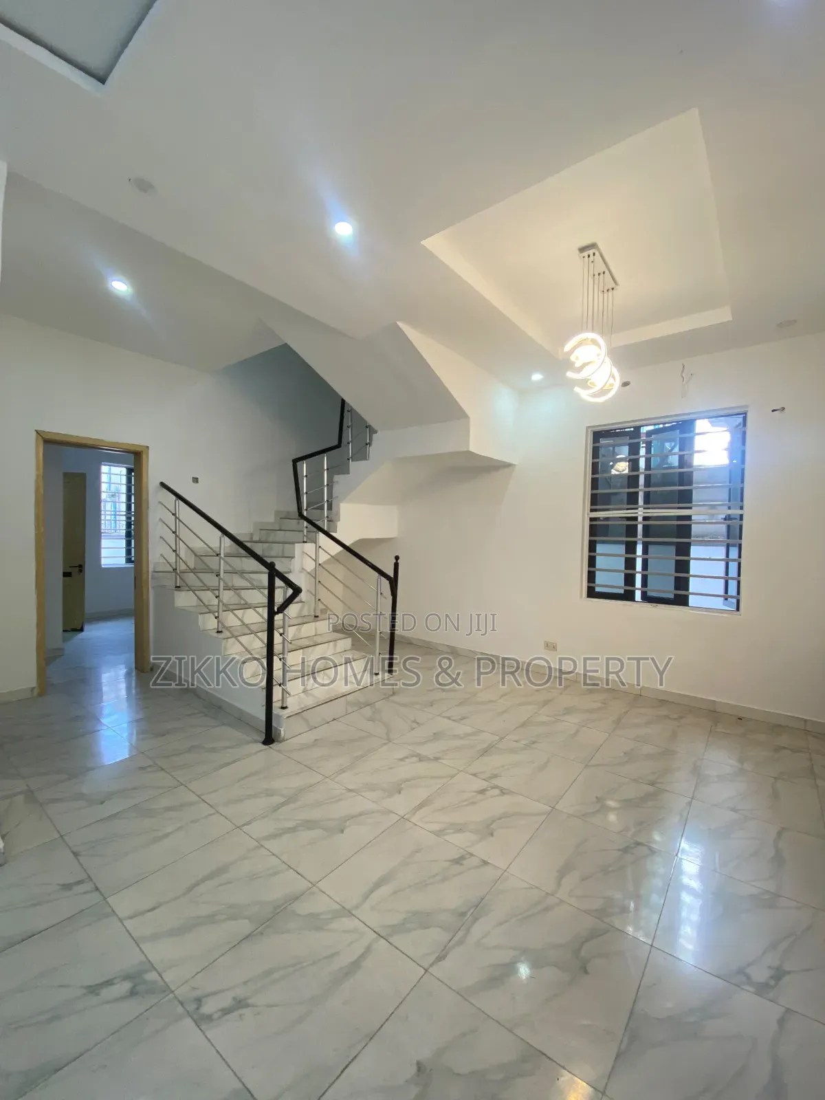 5bdrm Duplex in Chevron for rent in Chevron