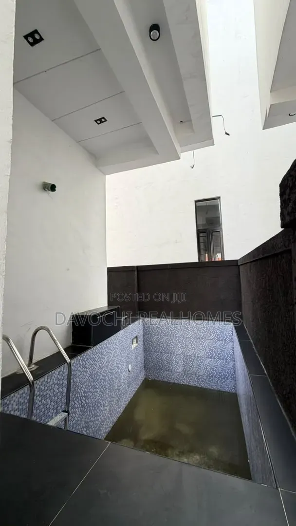 4bdrm Duplex in Ikota for sale in Ikota
