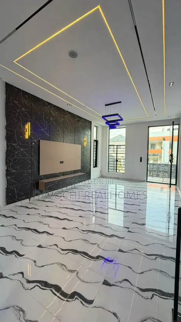 4bdrm Duplex in Ikota for sale in Ikota