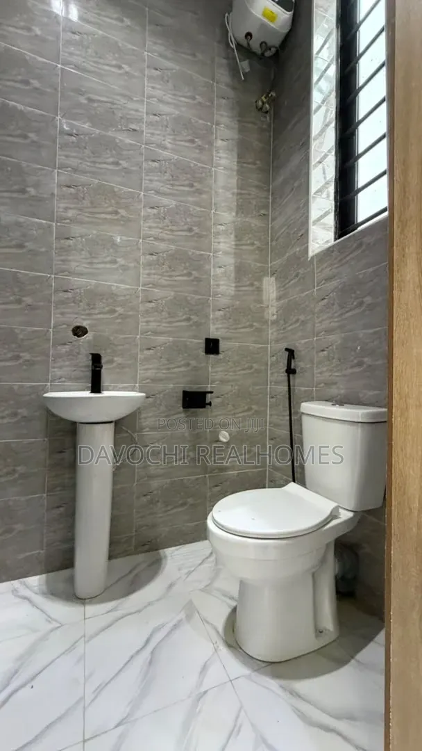 4bdrm Duplex in Ikota for sale in Ikota