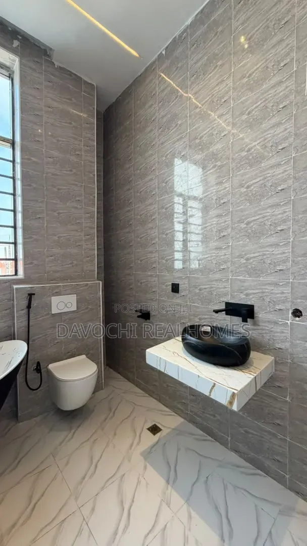 4bdrm Duplex in Ikota for sale in Ikota